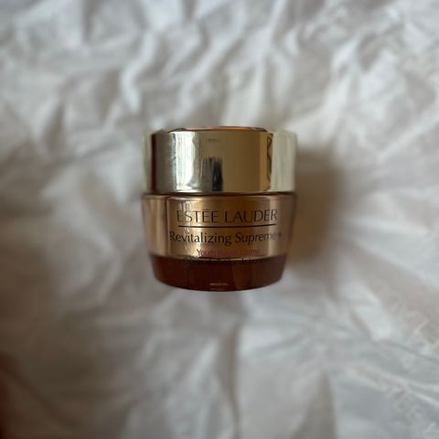 Esteè Lauder revitalizing supreme+