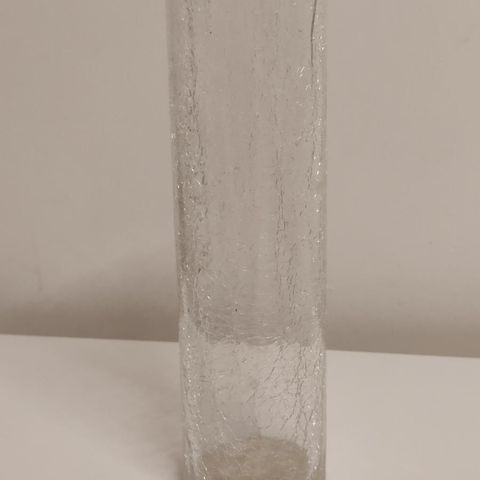 Vase med knustglass-formasjon
