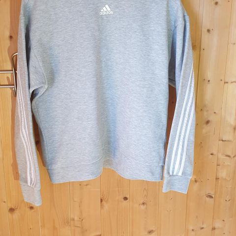 Adidas genser str. M.  GAMEDAY OR ANY DAY.