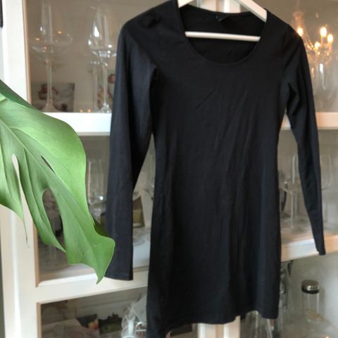 Basic longsleeve genser (str. S)