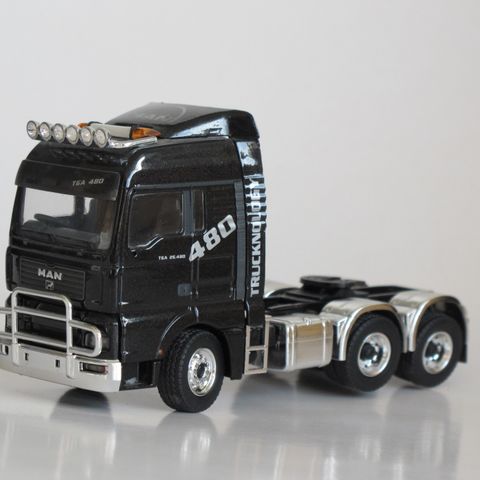 MAN TGA 26.480 6x4 Trucknology. Skala 1:50