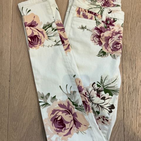 Blomstrete Vera Moda bukse