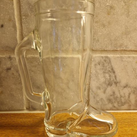Unikt drikkeglass formet som nissestøvel - H: 17 cm - D: 7 cm