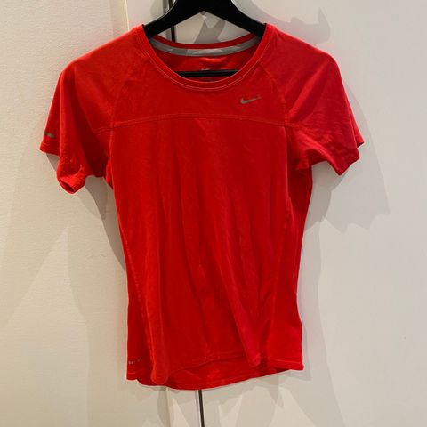 Nike dri fit t - skjorte, str S