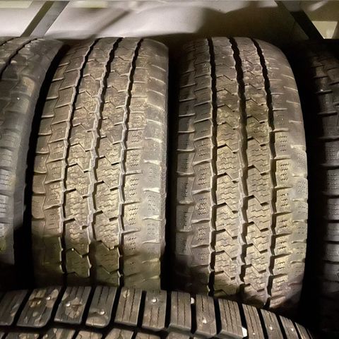 4 stk piggfridekk 225/75R16   Continental  Vanco  mye igjen se bilder