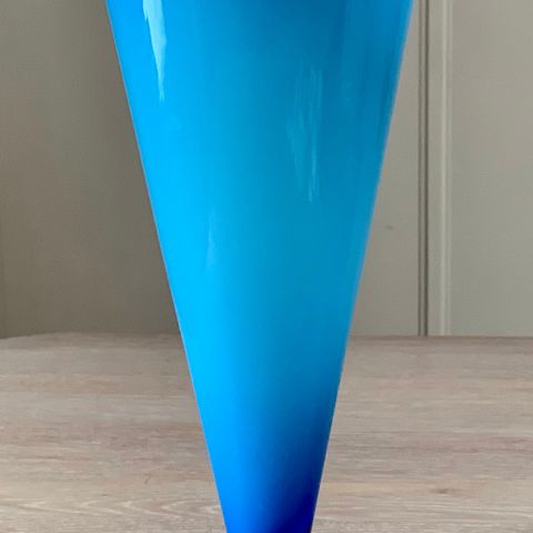 Blå vase i glass