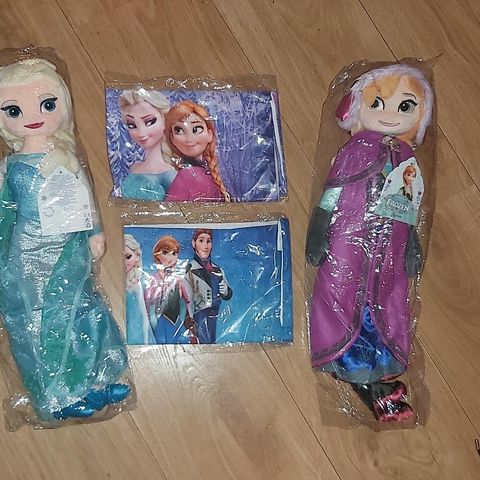 FROZEN. 2 putetrekk. ANNA og ELSA. 30 cm x 50 cm.