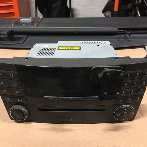 Mercedes 211 radio