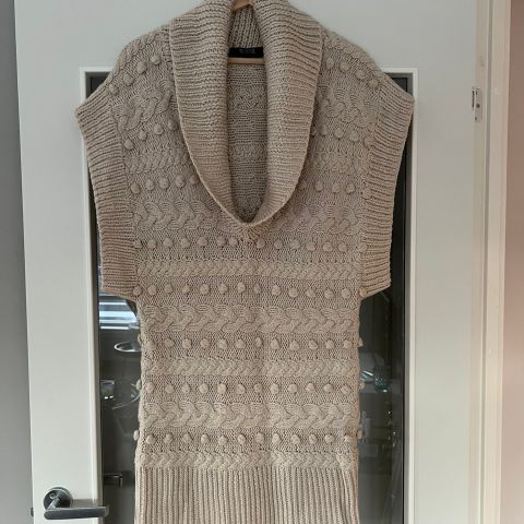 Lang strikkegenser/kort kjole