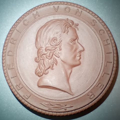 Øst-Tyskland. Medalje Friedrich von Schiller i terracotta-porselen 1973 NY PRIS