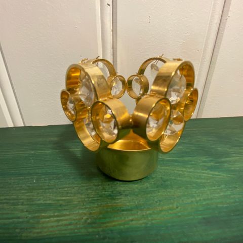 En liten lysestake med krystaller - Gold plated