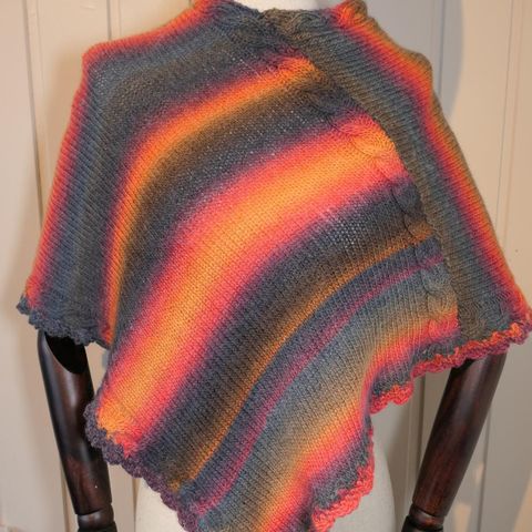 Håndstrikket poncho