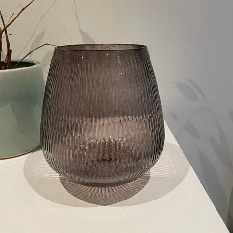 Fin svart vase