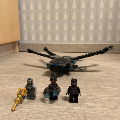 Lego Avengers: Black Panthers øyenstikkerjager