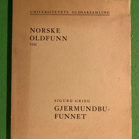 Eldre bøker om arkeologi.  Norske oldfunn.