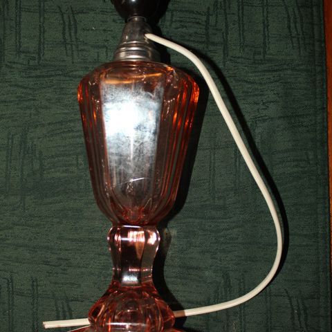 Vintage lampe av pressglass