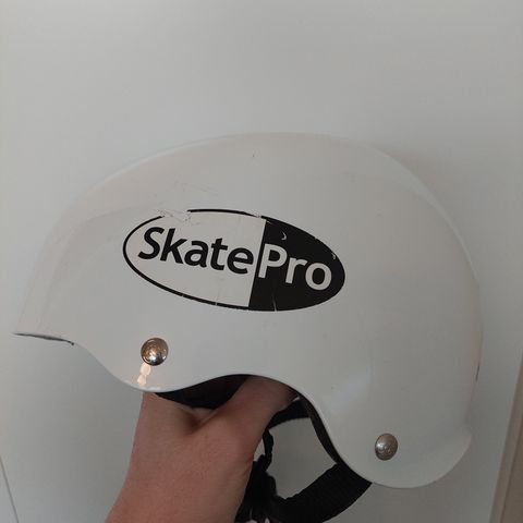 Hjelm str. 46 - 52 cm. Skate Pro.