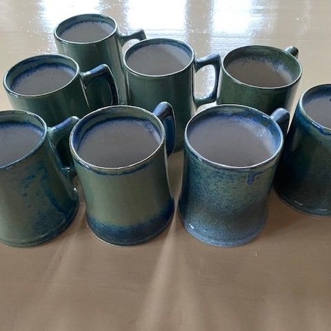 Flotte blå/grønne håndlagde keramikk krus , 8 stk