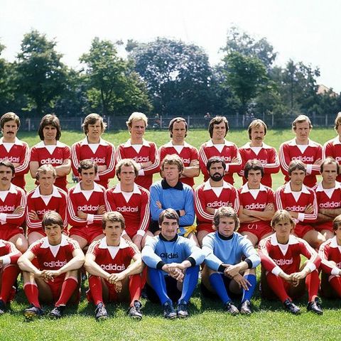 1977 - 19 Autentiske autografer - FC Bayern München + Hotell verifisering.