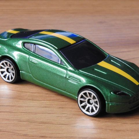 Aston Martin V8 Vantage Hot Wheels