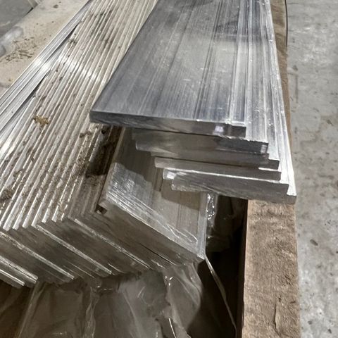 Flat aluminiumsprofil 3 x 30mm selges