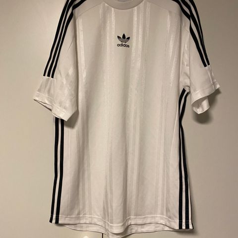 adidas T sjørte