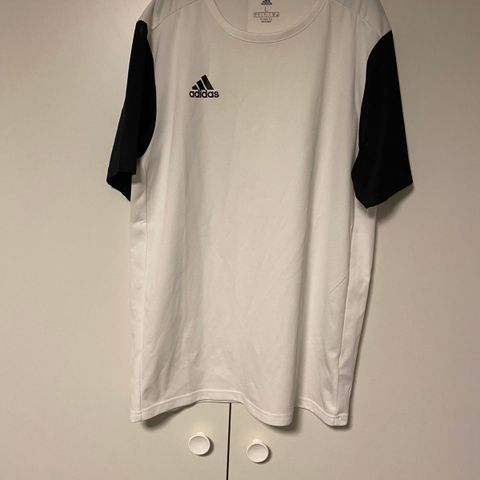 Adidas  T sjørte