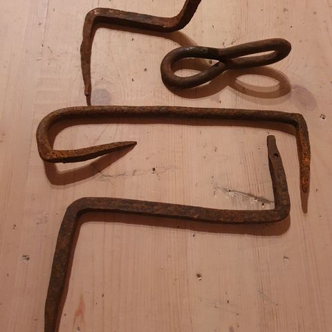 Verktøy. 4 antikke smidd jern verktøy.