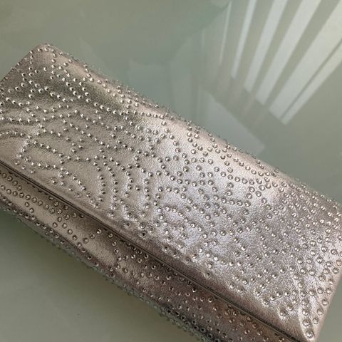 sølv clutch veske