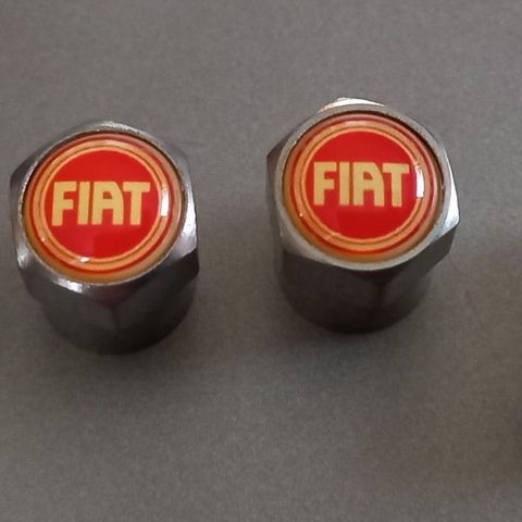 Fiat krommet ventilhetter med logo