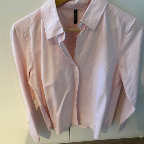 Rosa skjorte fra Freequent