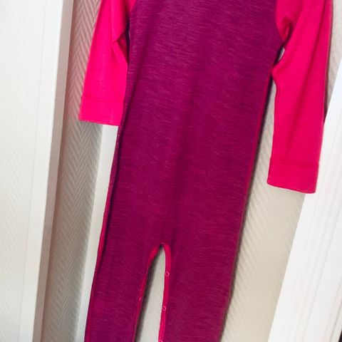 Flott Devold pysjamas - heldress i ull - playsuit - 3 år - som ny