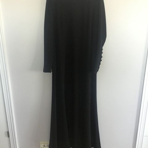 Galla kjole. Godske lang svart kjole str 40.
