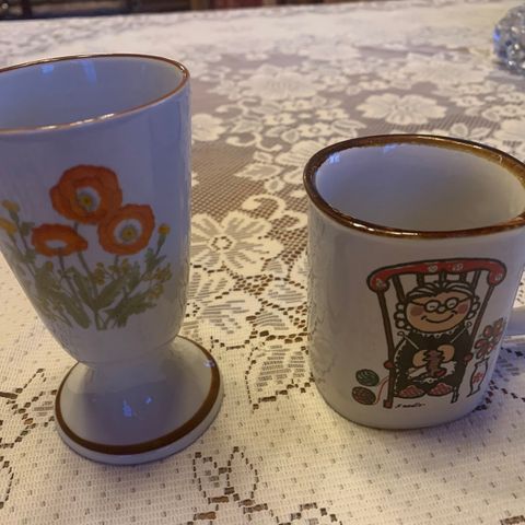 Kaffekopp og liten vase