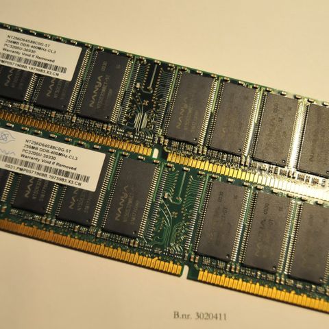 Nanya DDR1 SDRAM 2 stk 256 Mb-brikker, parete, 400 MHz, PC3200U-CL3