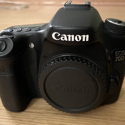 Canon E70D med to linser