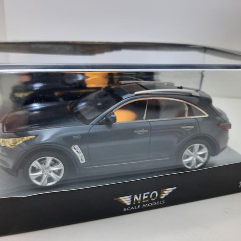 2 stk 1/43 NEO SCALE MODELS- INFINITI FX50S