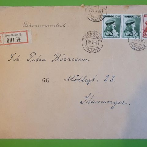 Konvolutt med frimerker og brevmerker stemplet Trondheim Singsaker 1946
