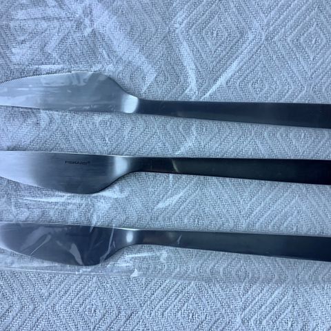 3 FISKARS BORDKNIVER