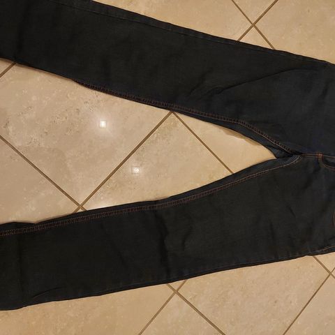 FLOTT JEANS str M selges kr 100