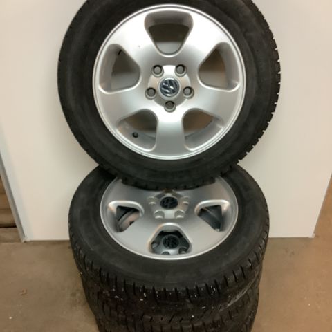 04 Felger og Dekk 4 stk.  Kumho 175/65/14  5Jx14xH2  Wv Vinterdekk