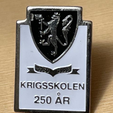 Krigsskolen 250 år i 2000 pin