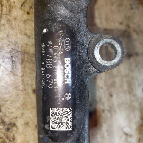 BMW 530d Fuel rail 2005 med sensor