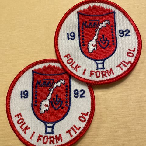 Folk i form til OL 1992 NFF - 2 tøymerker