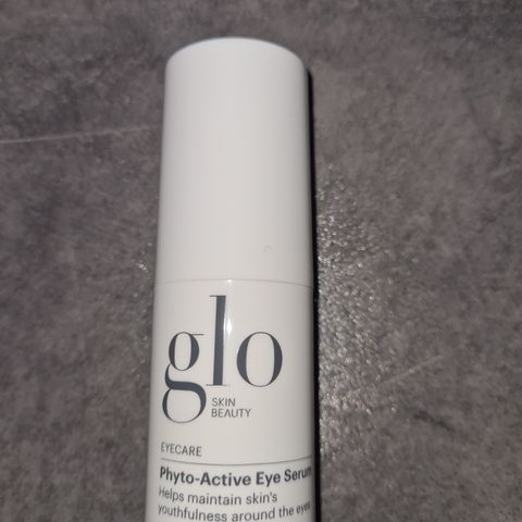 Ubrukt Glo skin beauty phyto-active eye serum 15 ml
