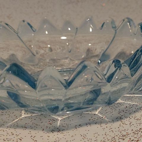 Lysblå  vintage pressglass skål