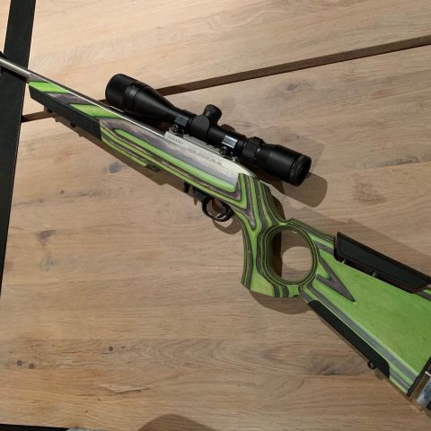 Helt ny Ruger 10/22 SS selges komplett m/demper og kikkert