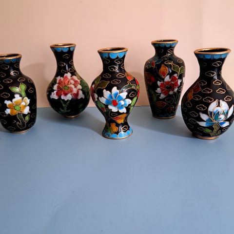 Cloisonne vaser, China fra 50 tallet, Pris kr.200/stk.