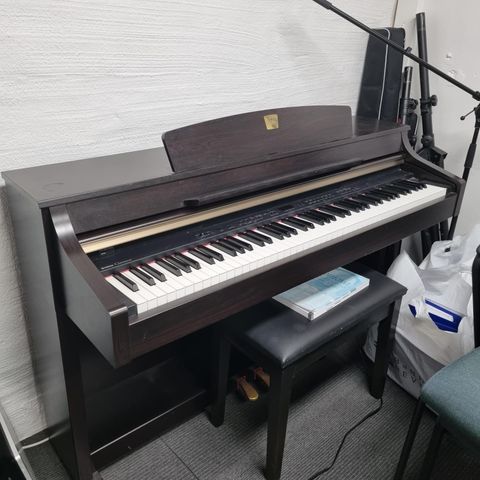 Yamaha clavinova clp-330