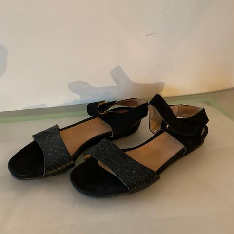 Klassisk sandal i skinn fra B&CO str38